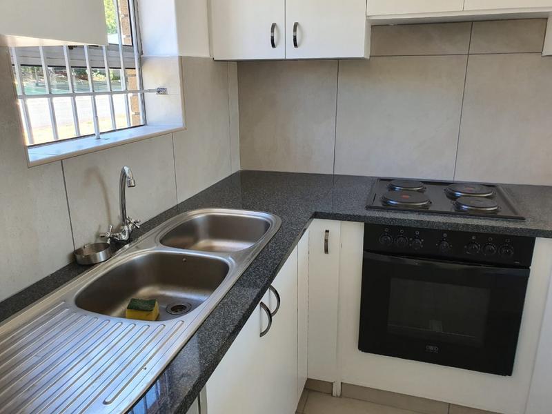 To Let 2 Bedroom Property for Rent in Oakglen Western Cape
